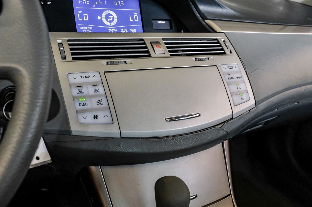 Toyota Avalon Vehicle Main Gallery Image 21