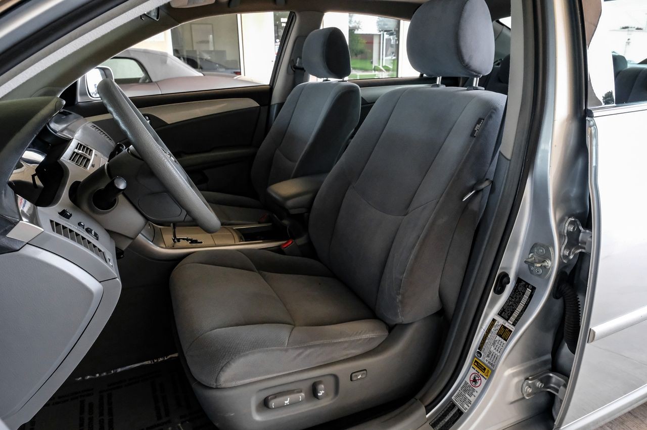 Toyota Avalon Vehicle Main Gallery Image 24