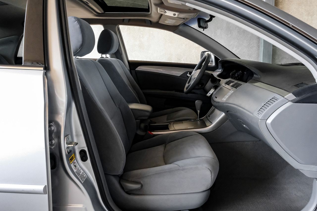 Toyota Avalon Vehicle Main Gallery Image 26