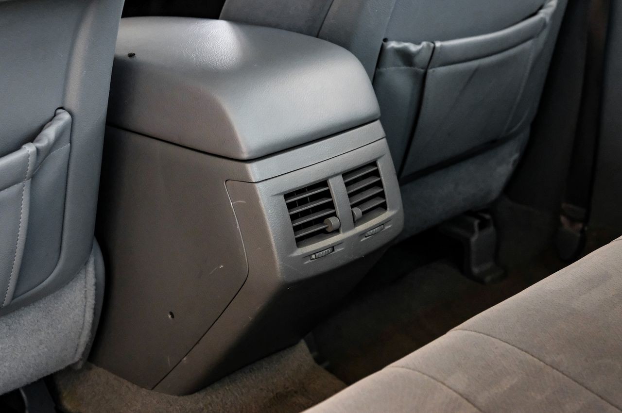 Toyota Avalon Vehicle Main Gallery Image 30
