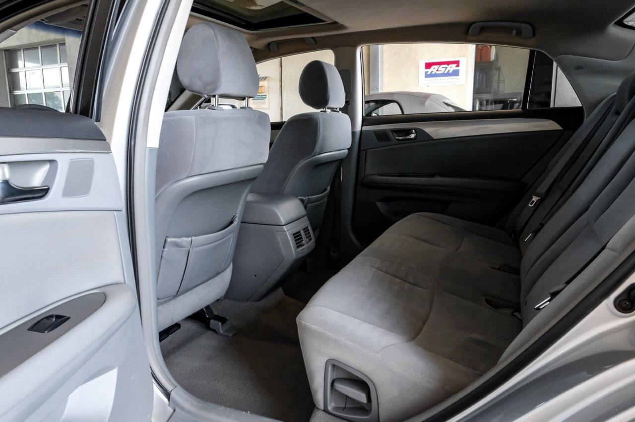 Toyota Avalon Vehicle Main Gallery Image 31