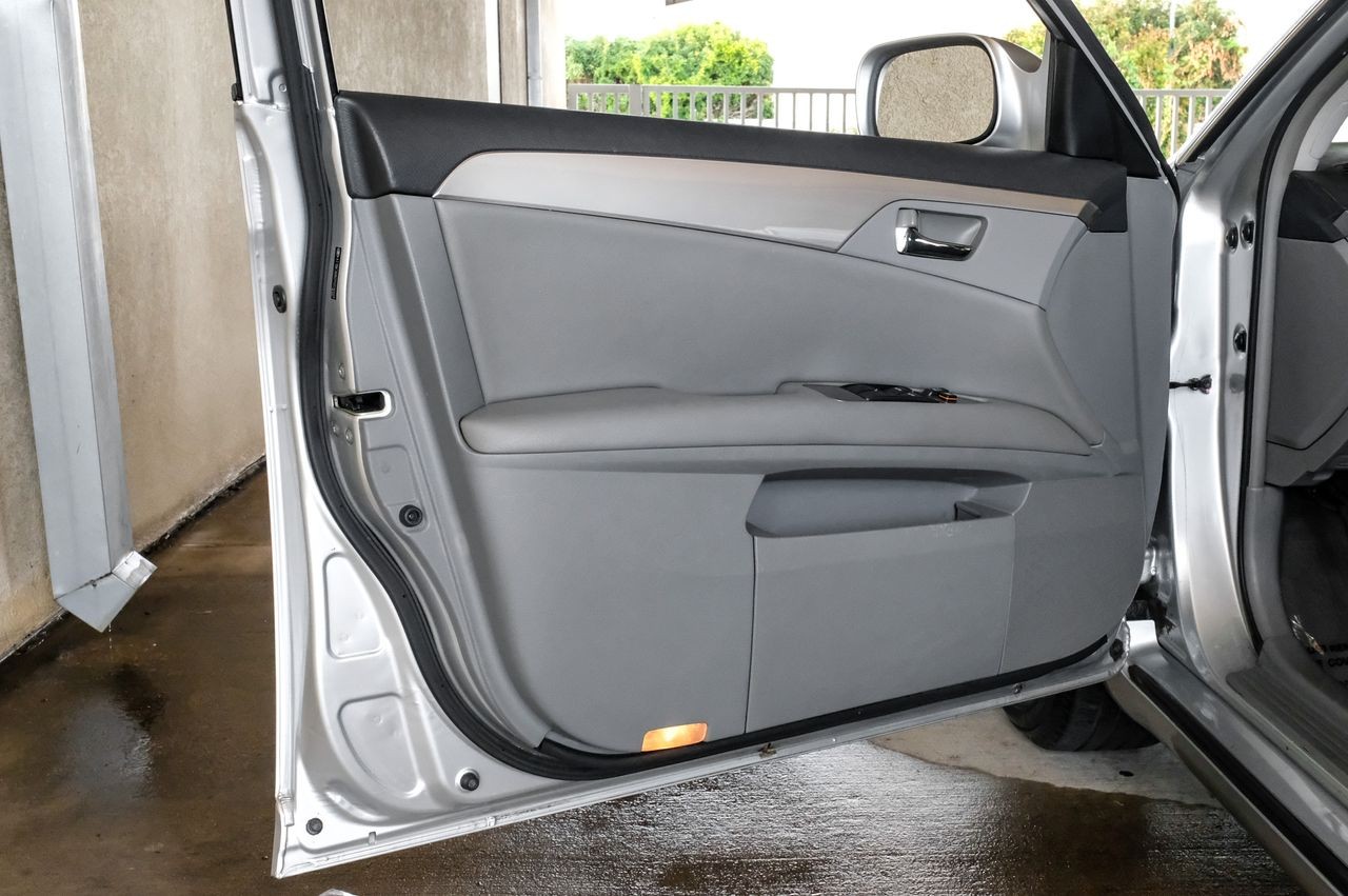 Toyota Avalon Vehicle Main Gallery Image 35