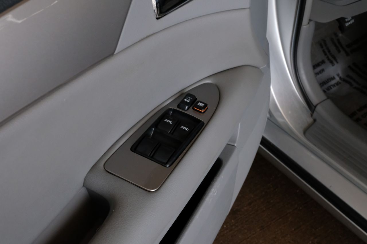 Toyota Avalon Vehicle Main Gallery Image 36