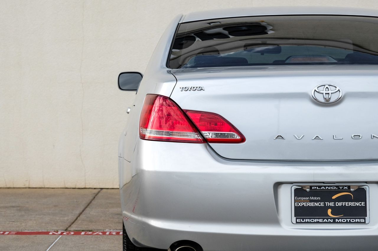 Toyota Avalon Vehicle Main Gallery Image 41