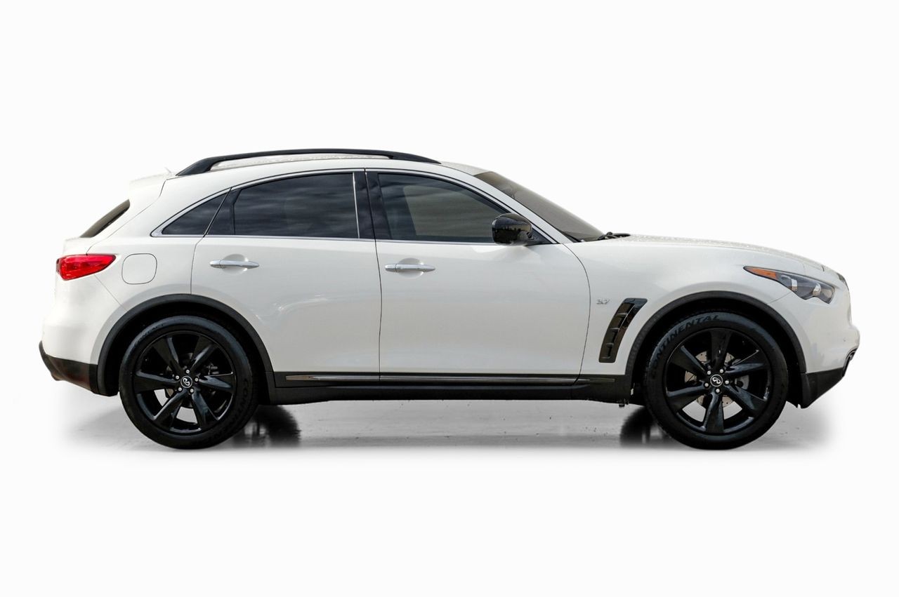 INFINITI QX70 Vehicle Main Gallery Image 08
