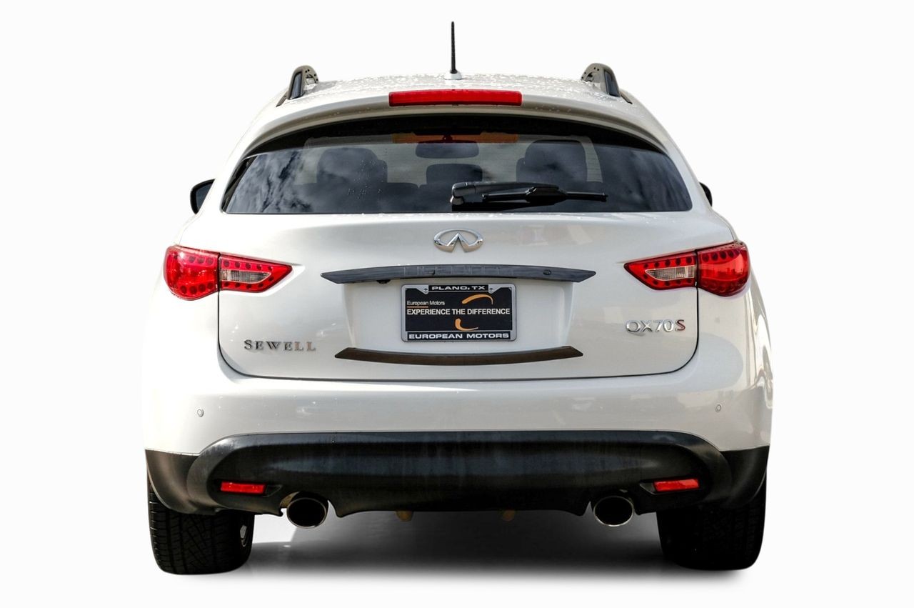 INFINITI QX70 Vehicle Main Gallery Image 10