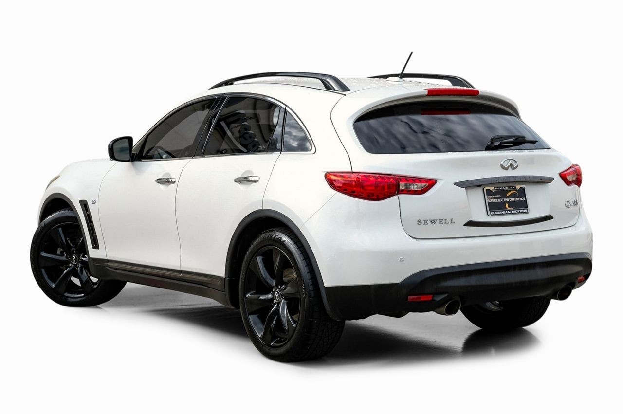 INFINITI QX70 Vehicle Main Gallery Image 11