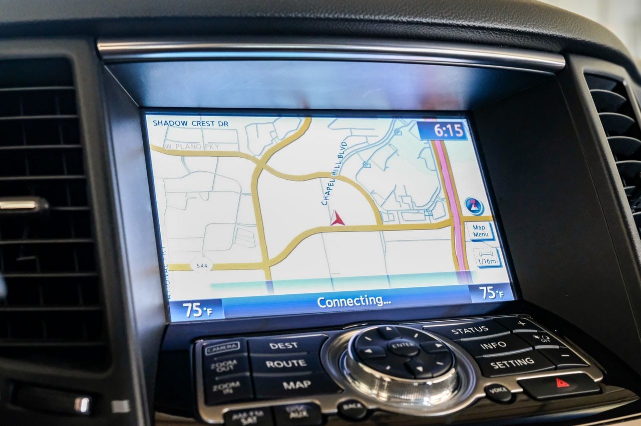 INFINITI QX70 Vehicle Main Gallery Image 13