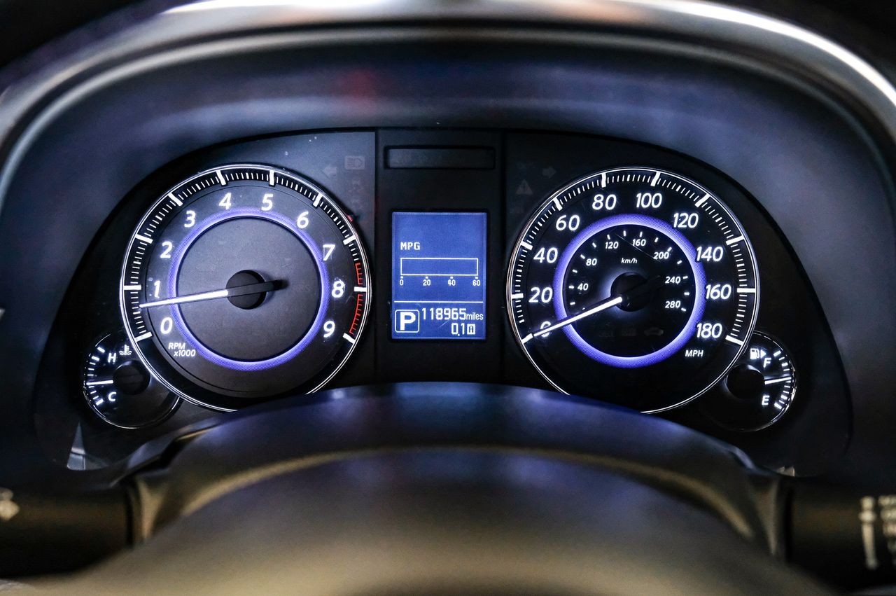 INFINITI QX70 Vehicle Main Gallery Image 22