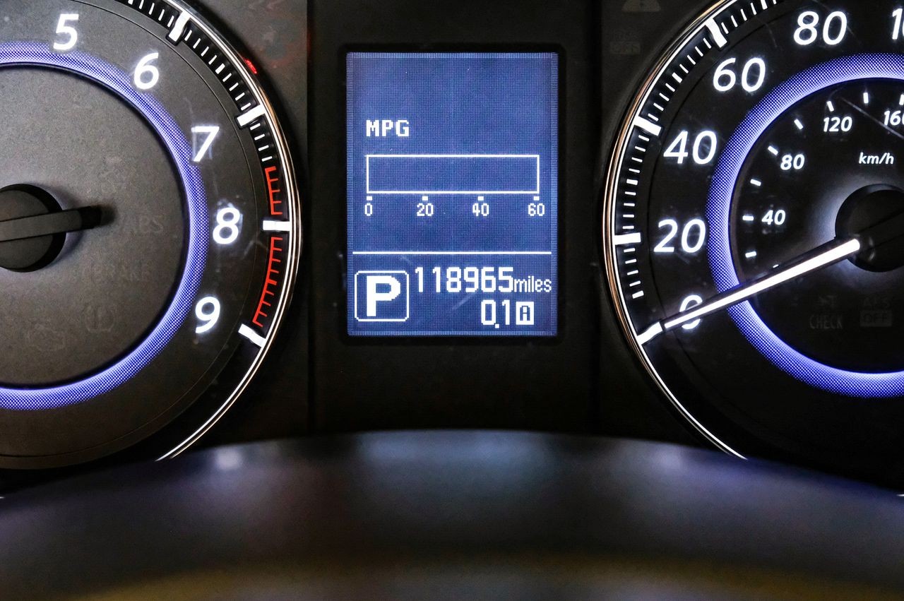 INFINITI QX70 Vehicle Main Gallery Image 23