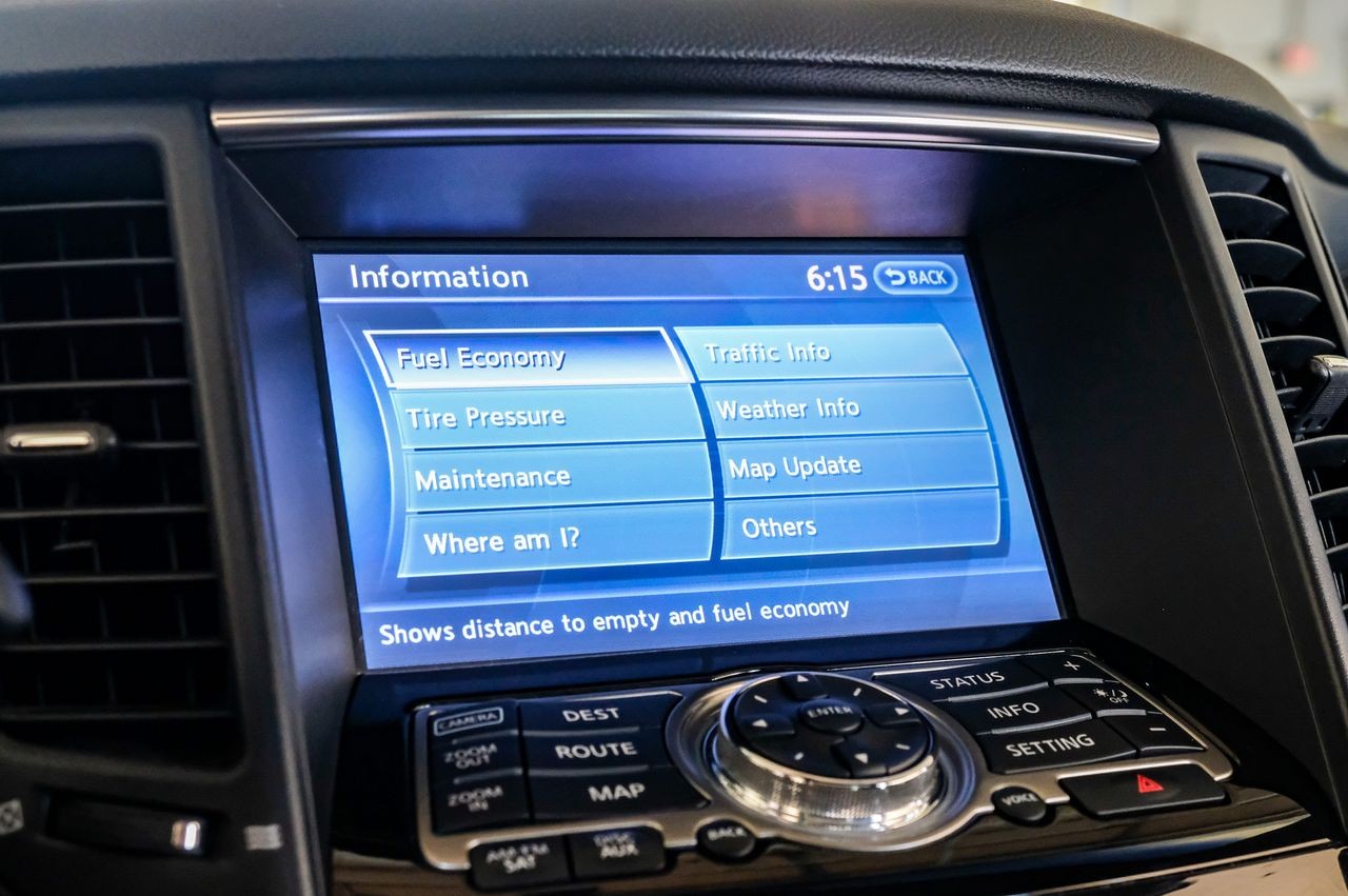 INFINITI QX70 Vehicle Main Gallery Image 33