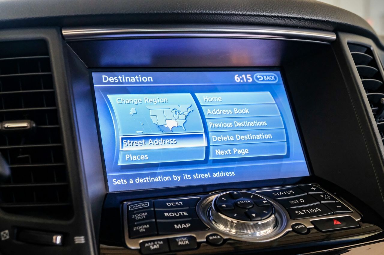 INFINITI QX70 Vehicle Main Gallery Image 34