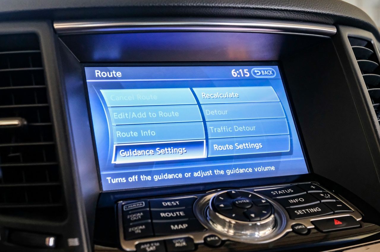 INFINITI QX70 Vehicle Main Gallery Image 35