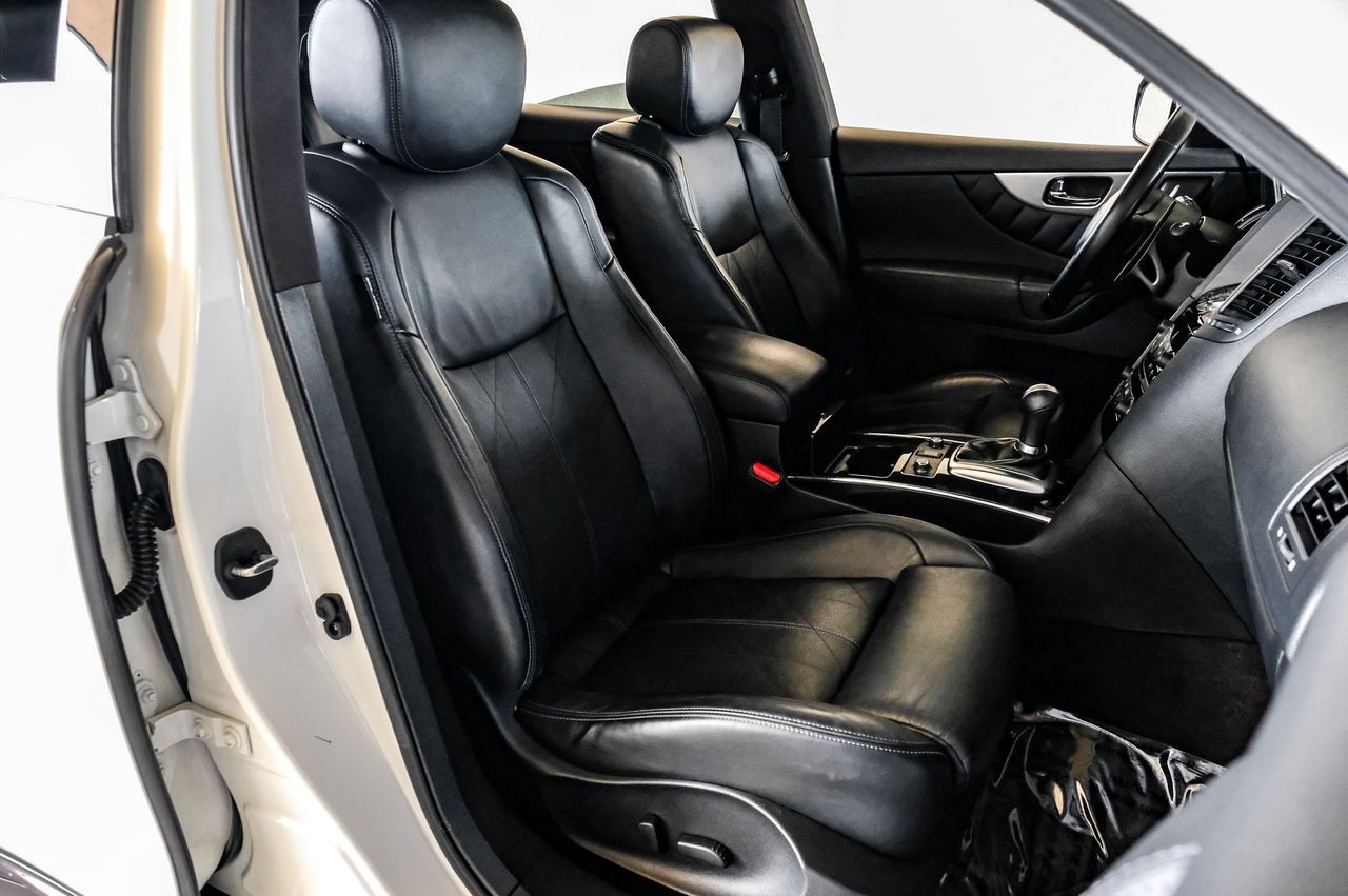 INFINITI QX70 Vehicle Main Gallery Image 38