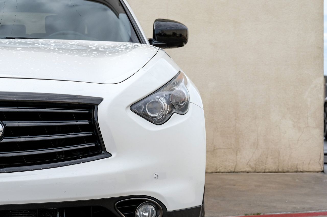 INFINITI QX70 Vehicle Main Gallery Image 51