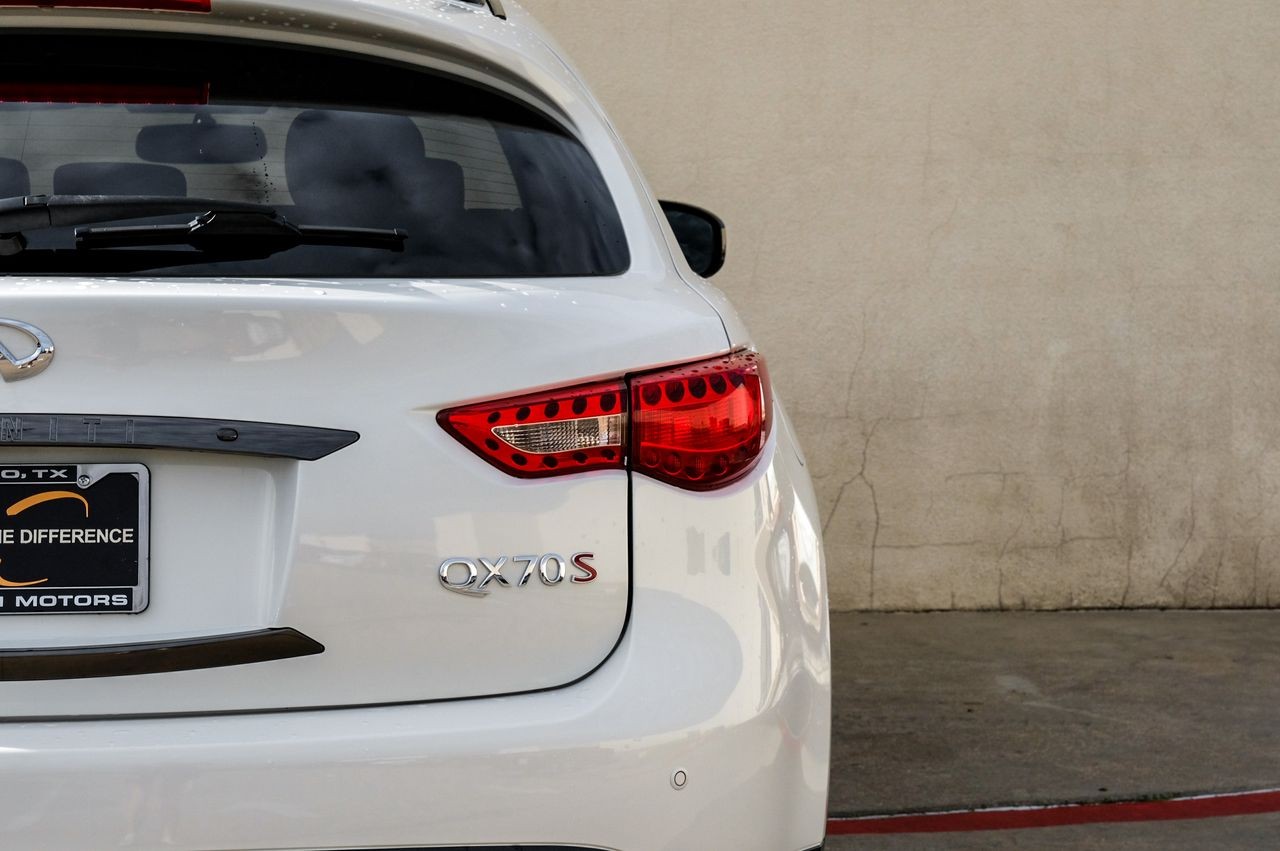 INFINITI QX70 Vehicle Main Gallery Image 52