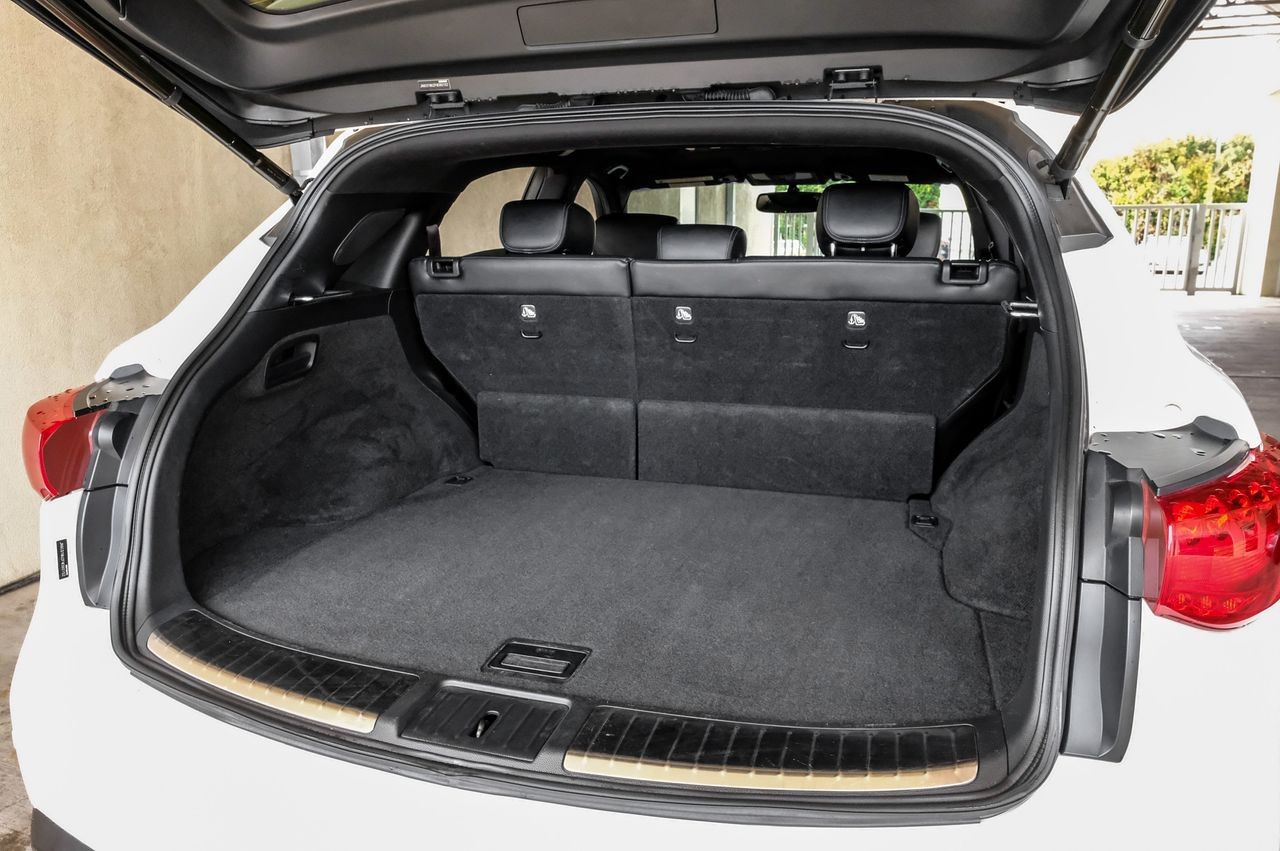INFINITI QX70 Vehicle Main Gallery Image 53