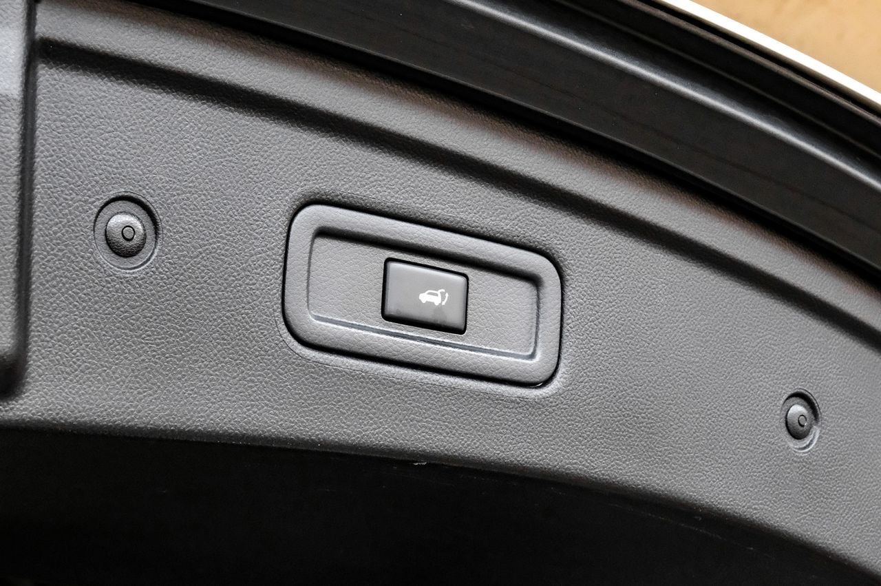INFINITI QX70 Vehicle Main Gallery Image 55
