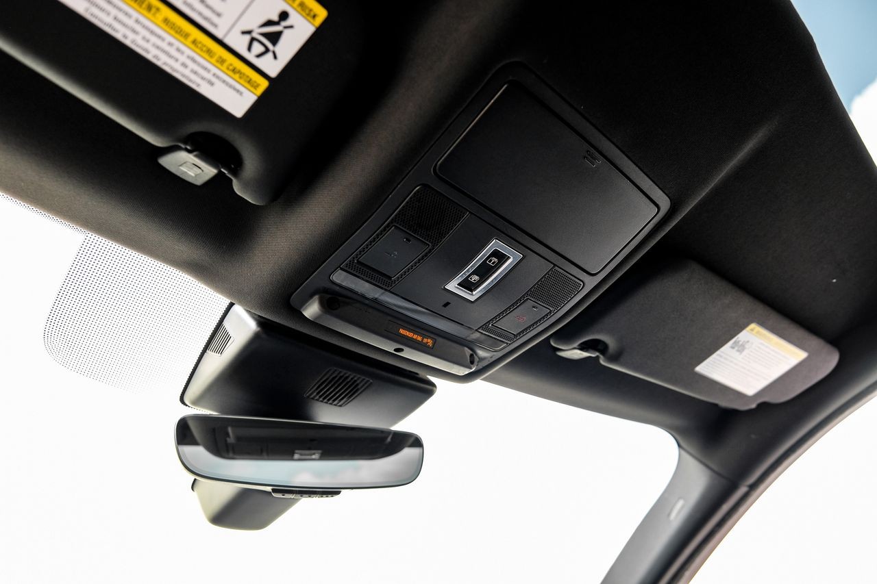 Jaguar E-Pace Vehicle Main Gallery Image 27