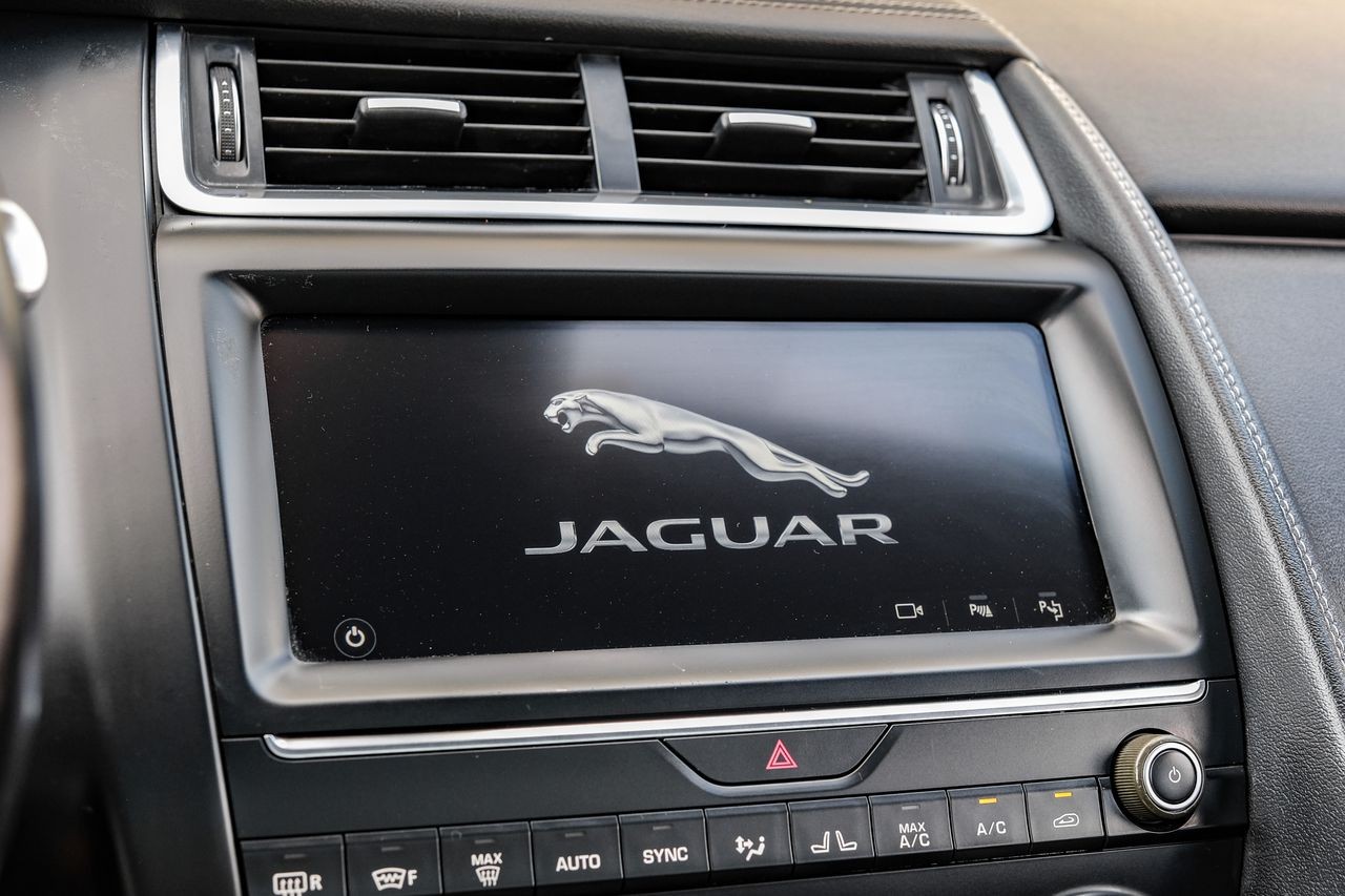 Jaguar E-Pace Vehicle Main Gallery Image 28