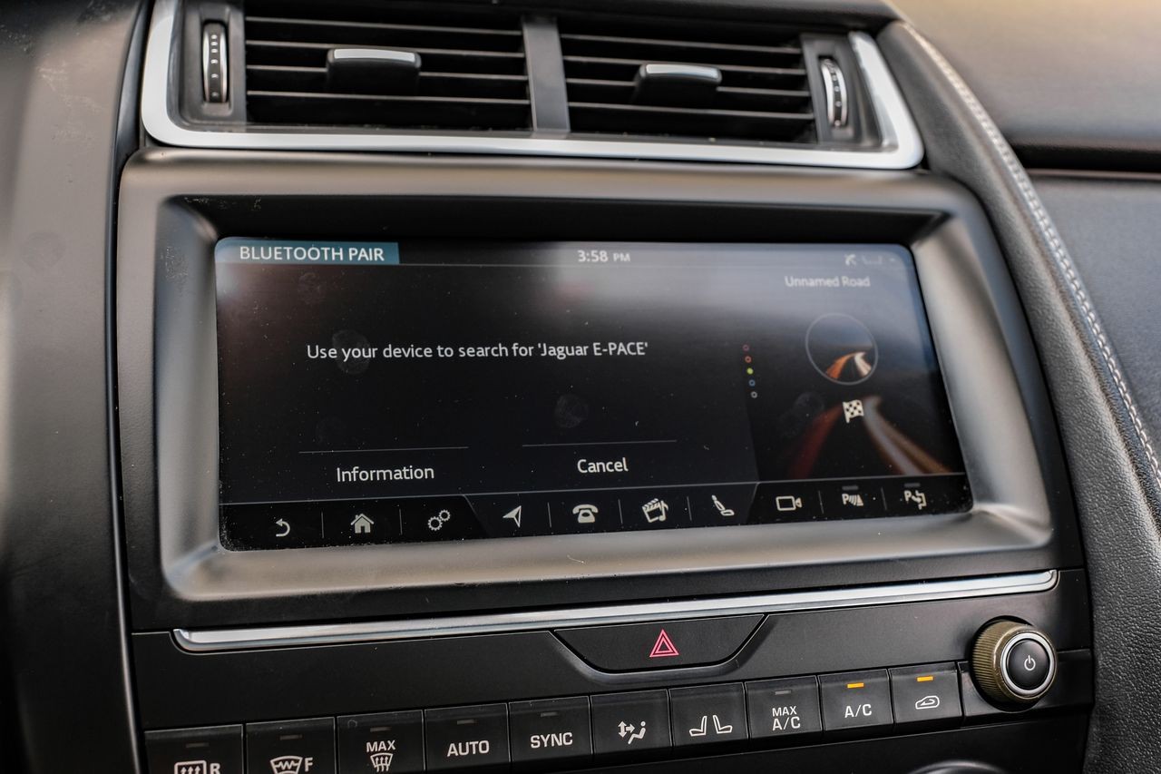 Jaguar E-Pace Vehicle Main Gallery Image 32