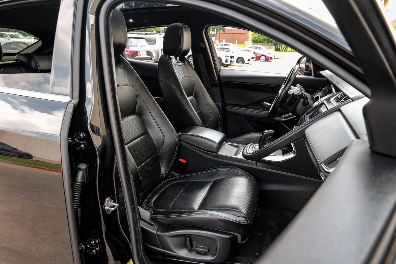 Jaguar E-Pace Vehicle Main Gallery Image 35