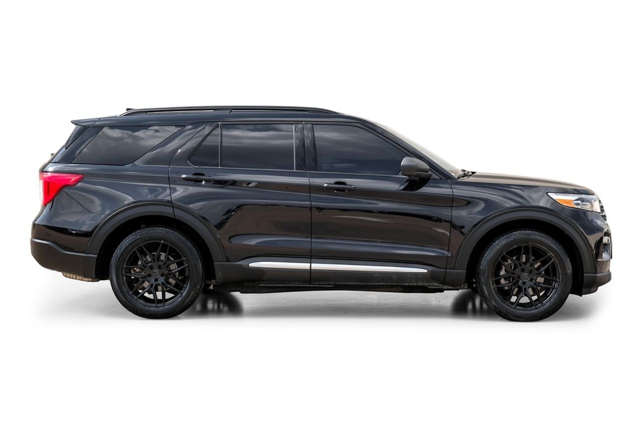 Ford Explorer Vehicle Main Gallery Image 07