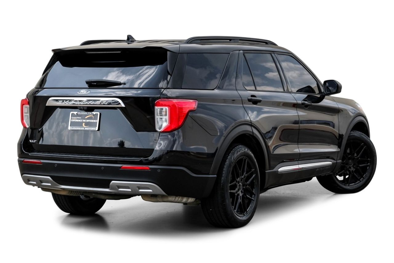 Ford Explorer Vehicle Main Gallery Image 08