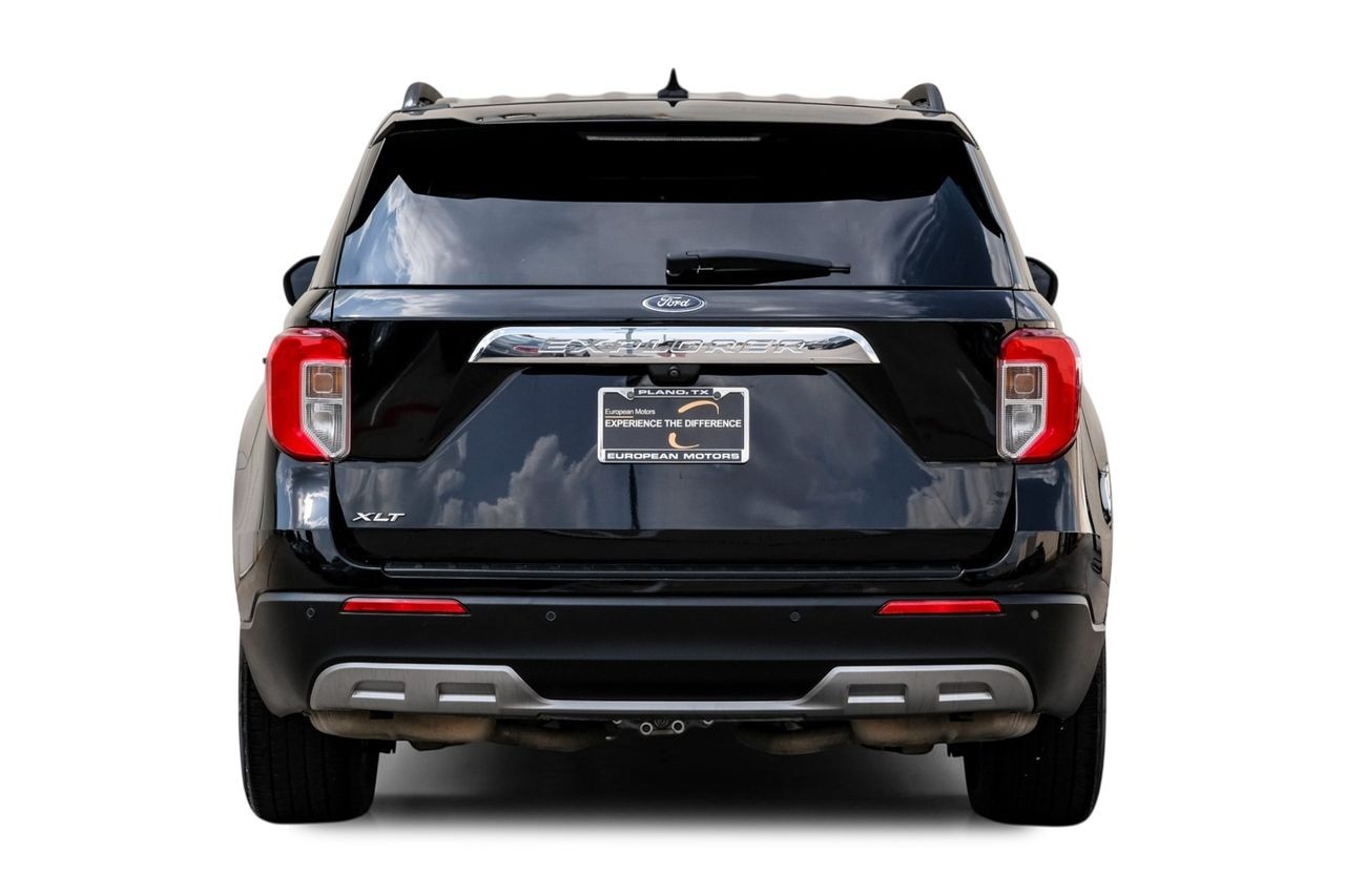 Ford Explorer Vehicle Main Gallery Image 09
