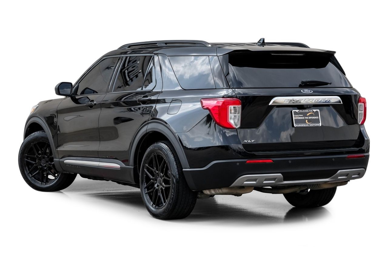 Ford Explorer Vehicle Main Gallery Image 10