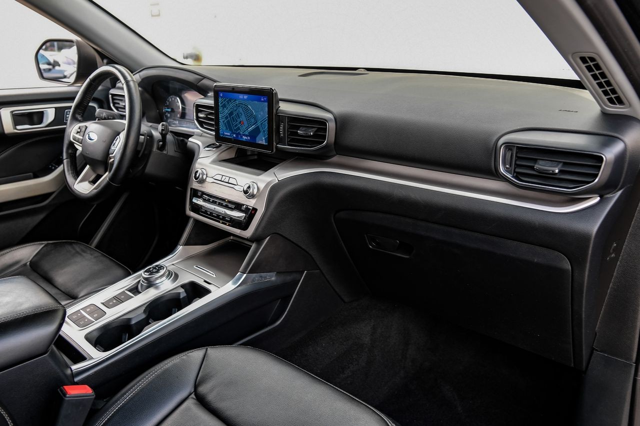 Ford Explorer Vehicle Main Gallery Image 12