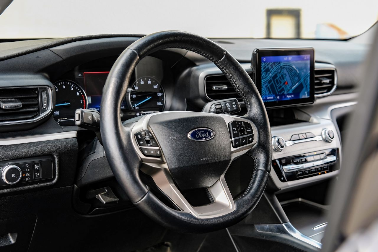 Ford Explorer Vehicle Main Gallery Image 13