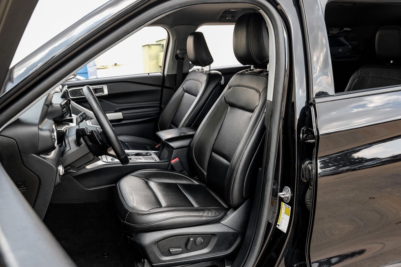 Ford Explorer Vehicle Main Gallery Image 26