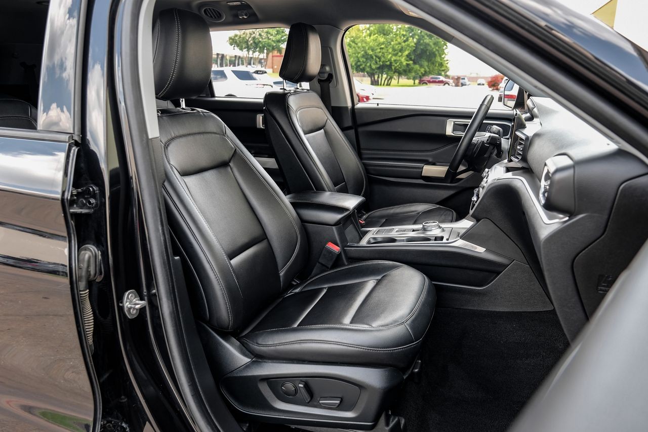 Ford Explorer Vehicle Main Gallery Image 29