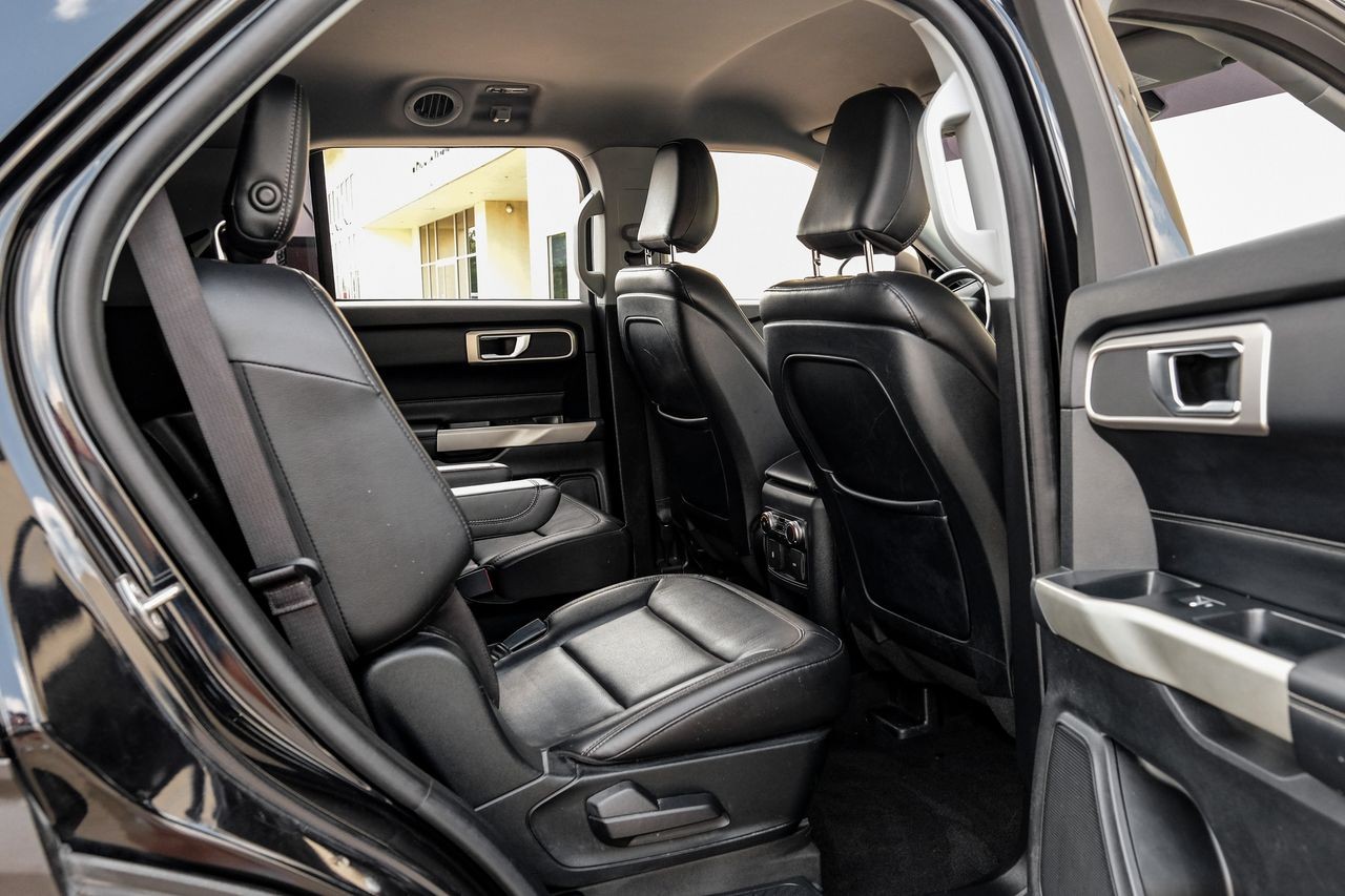 Ford Explorer Vehicle Main Gallery Image 31