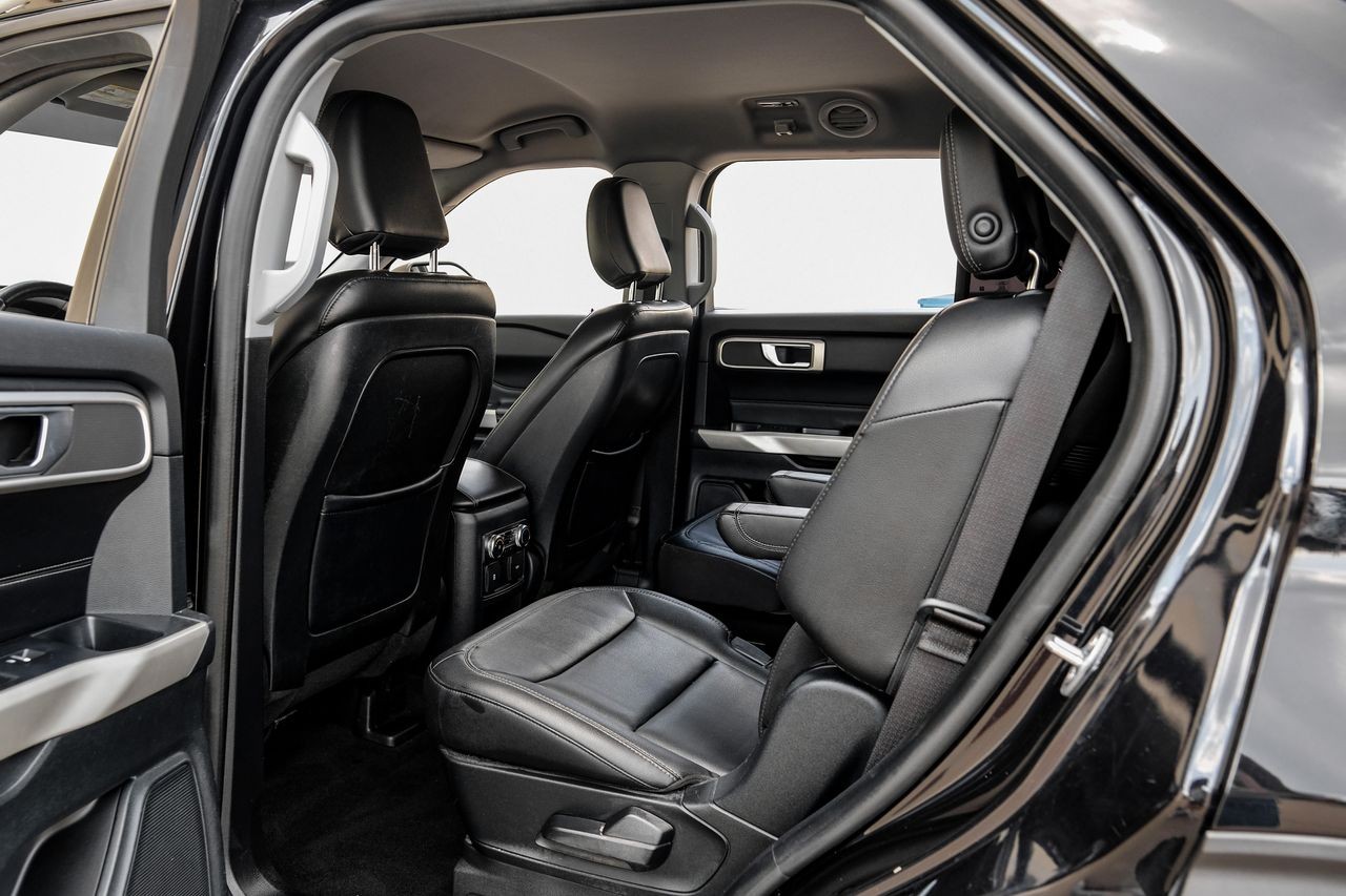 Ford Explorer Vehicle Main Gallery Image 33
