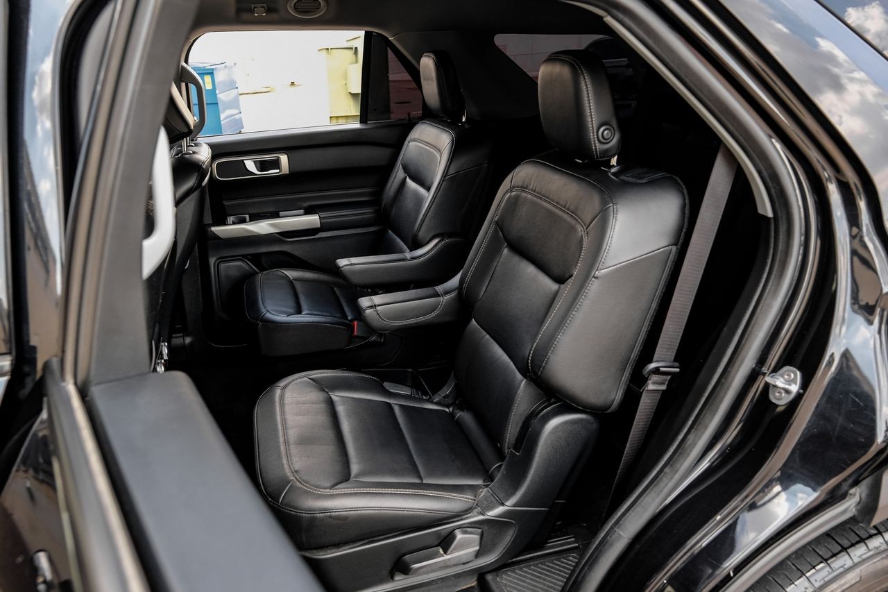 Ford Explorer Vehicle Main Gallery Image 34