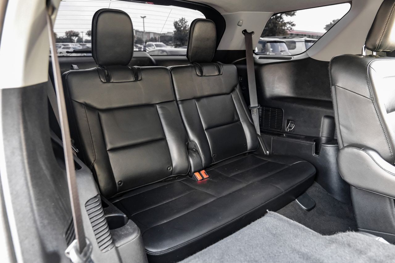 Ford Explorer Vehicle Main Gallery Image 35