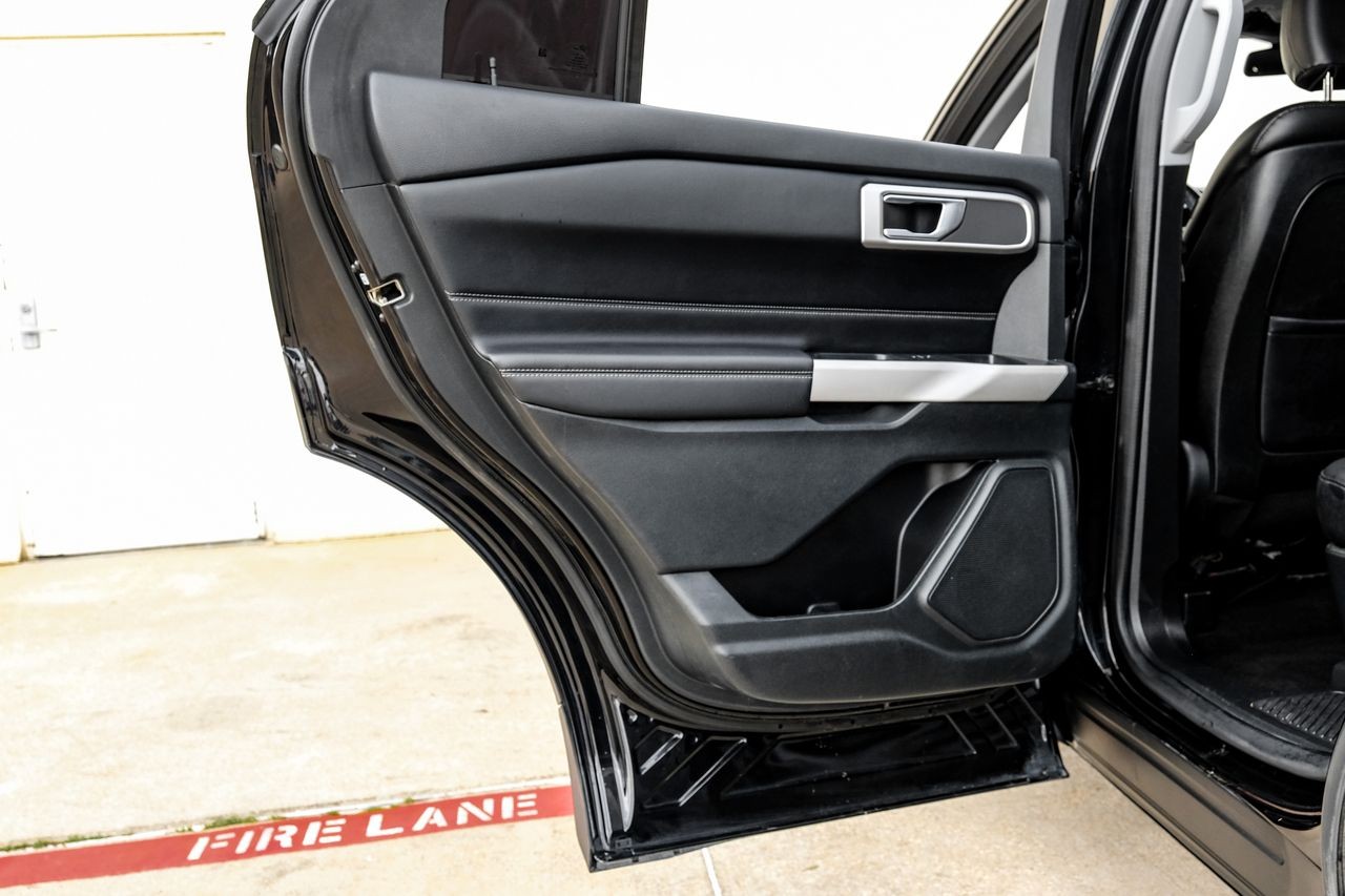 Ford Explorer Vehicle Main Gallery Image 42
