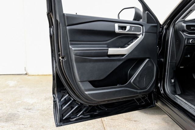 Ford Explorer Vehicle Main Gallery Image 38