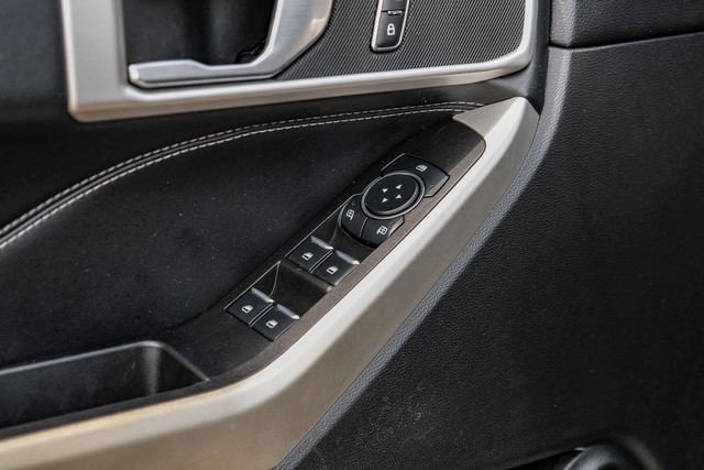 Ford Explorer Vehicle Main Gallery Image 39
