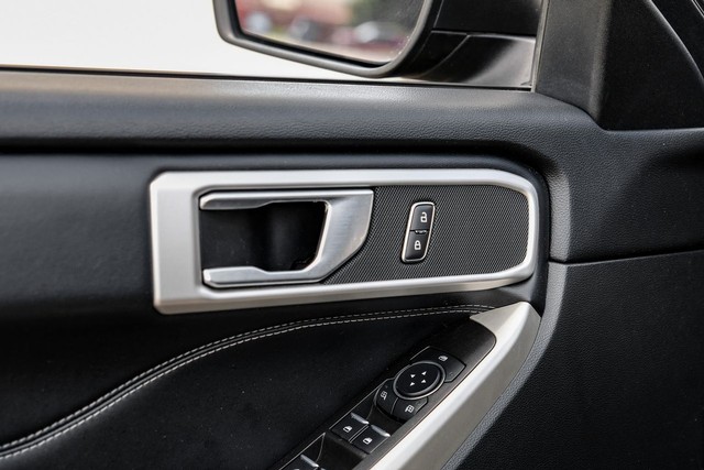 Ford Explorer Vehicle Main Gallery Image 40