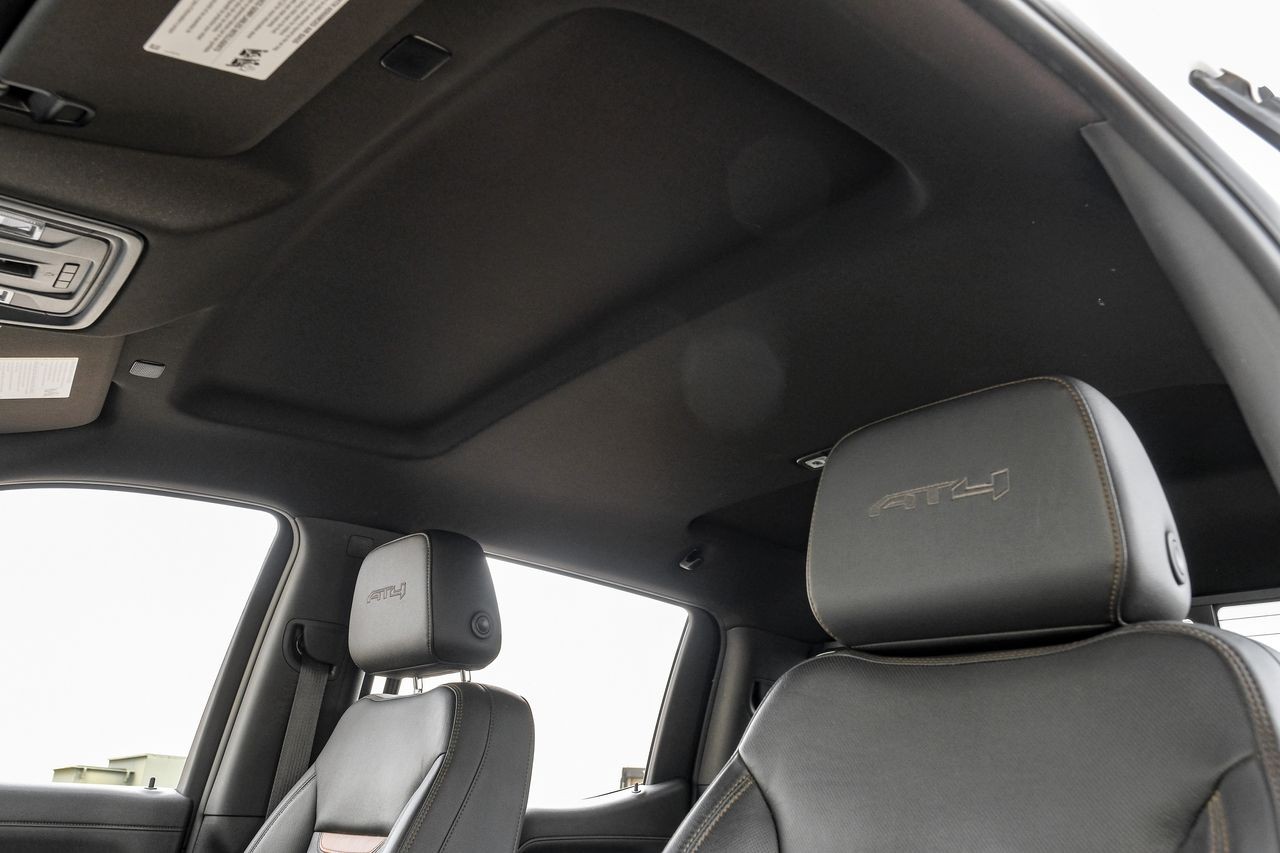 GMC Sierra 1500 Vehicle Main Gallery Image 38