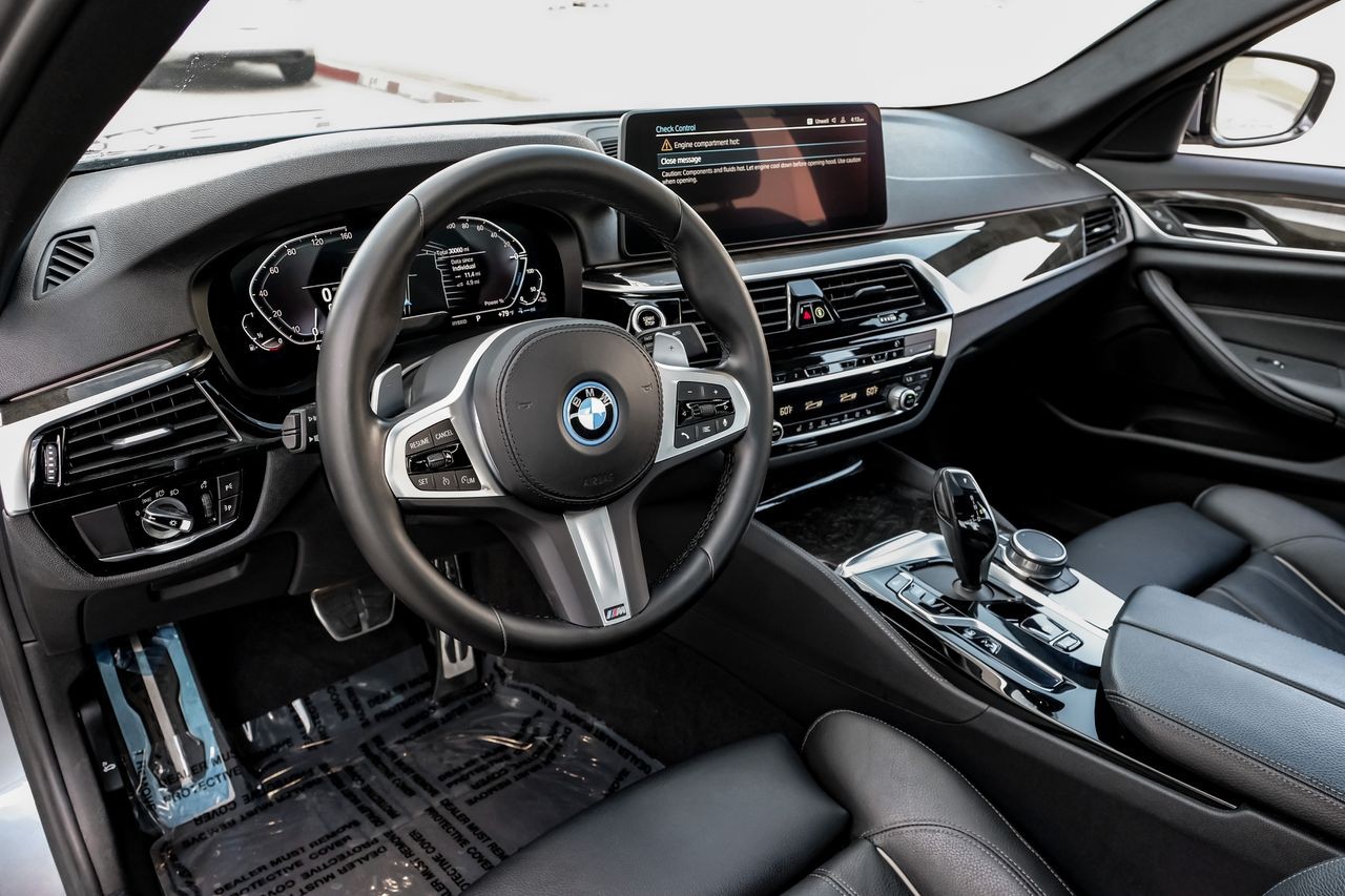 BMW 5 Series Vehicle Main Gallery Image 03