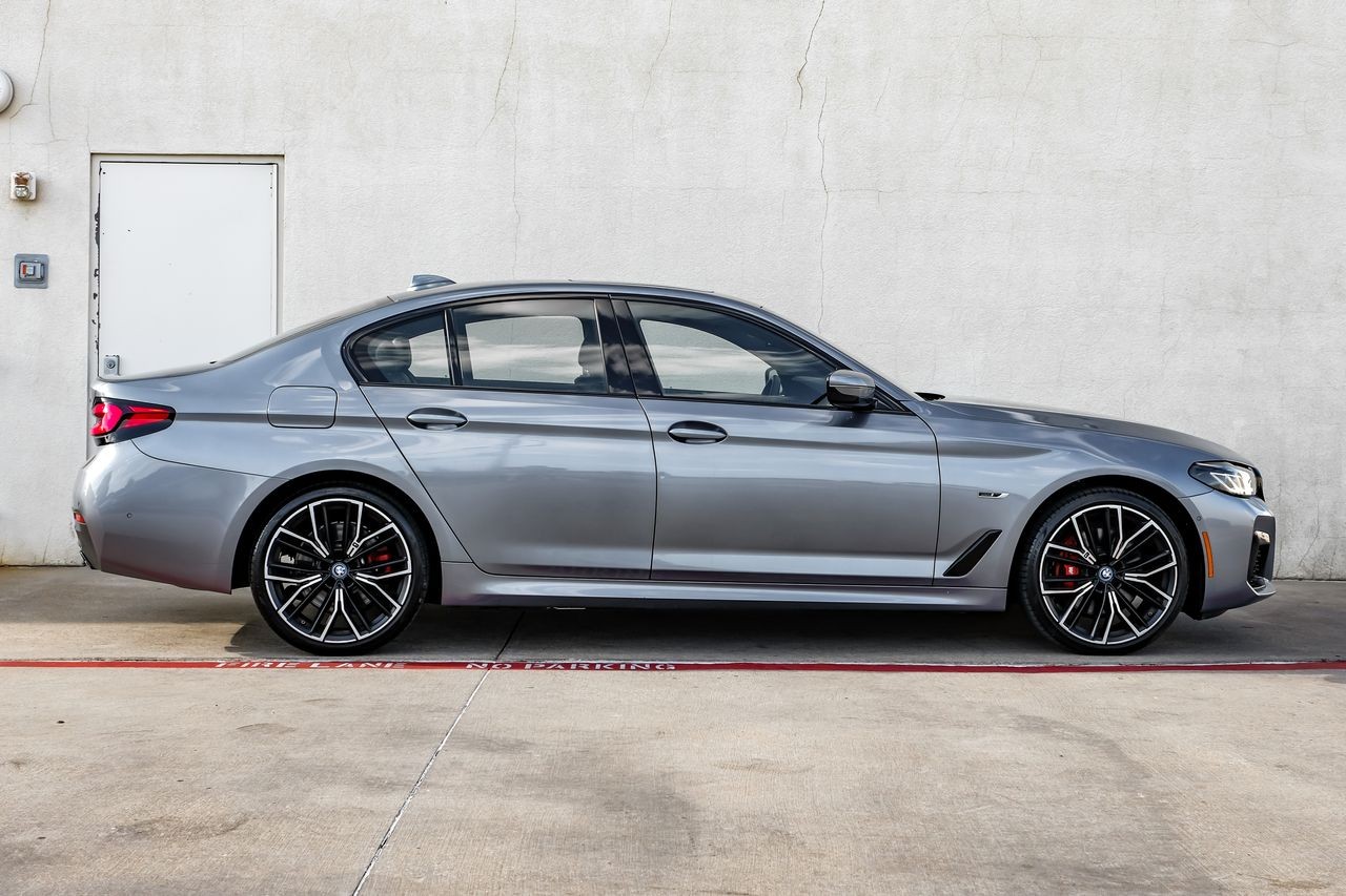 BMW 5 Series Vehicle Main Gallery Image 08