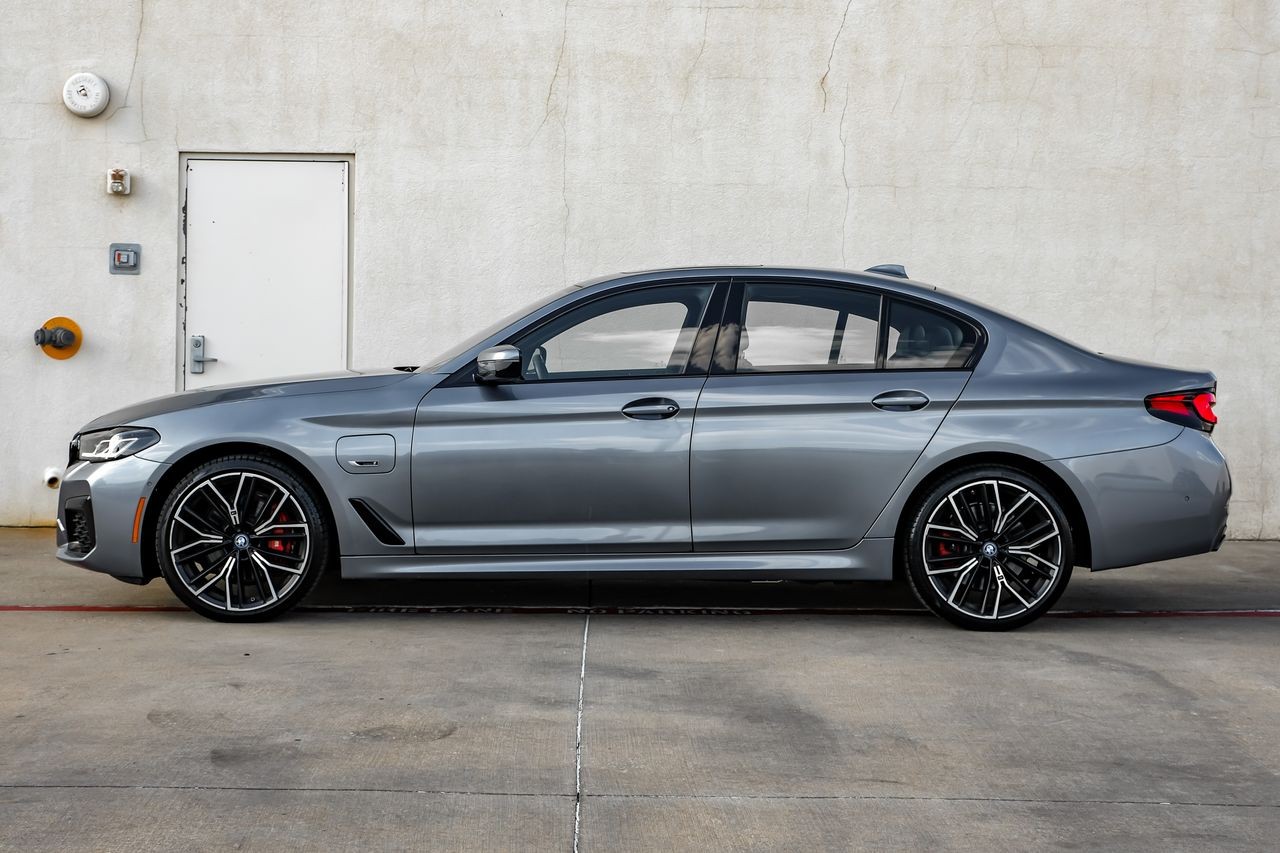BMW 5 Series Vehicle Main Gallery Image 12