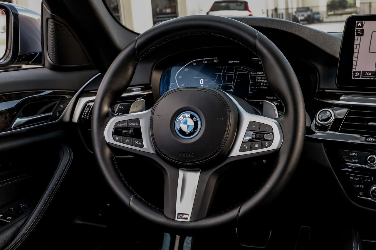 BMW 5 Series Vehicle Main Gallery Image 17
