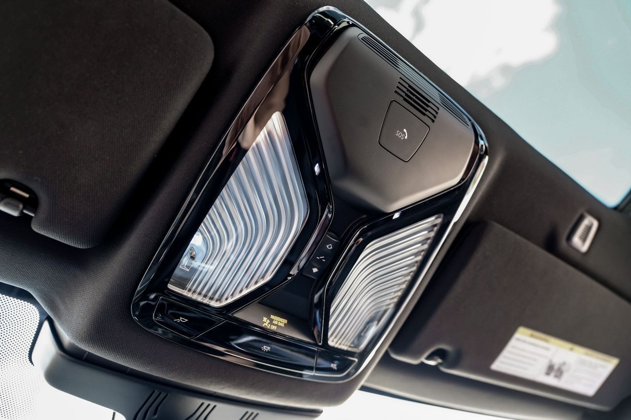 BMW 5 Series Vehicle Main Gallery Image 29