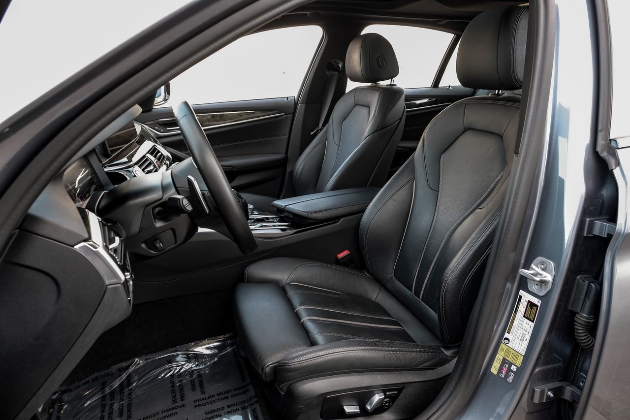 BMW 5 Series Vehicle Main Gallery Image 30