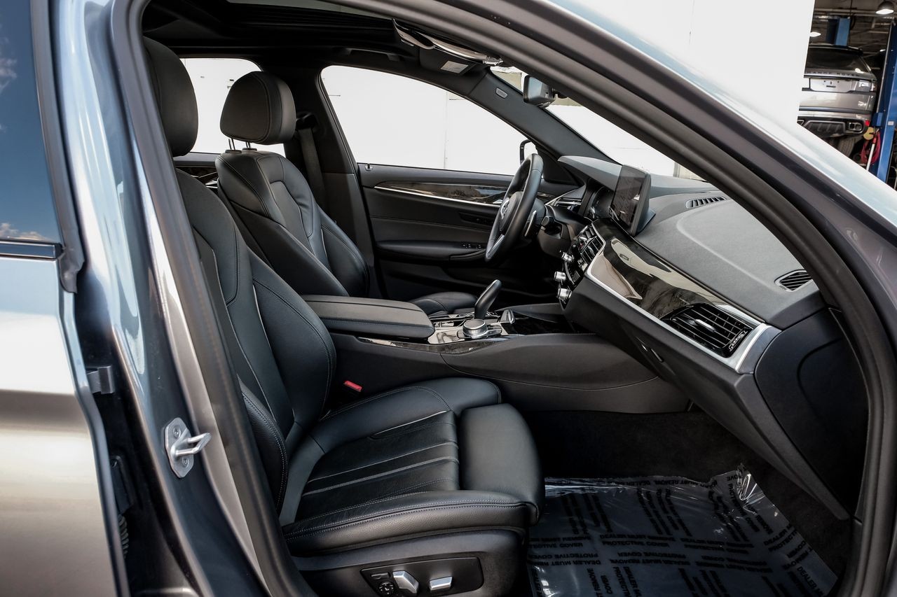 BMW 5 Series Vehicle Main Gallery Image 31